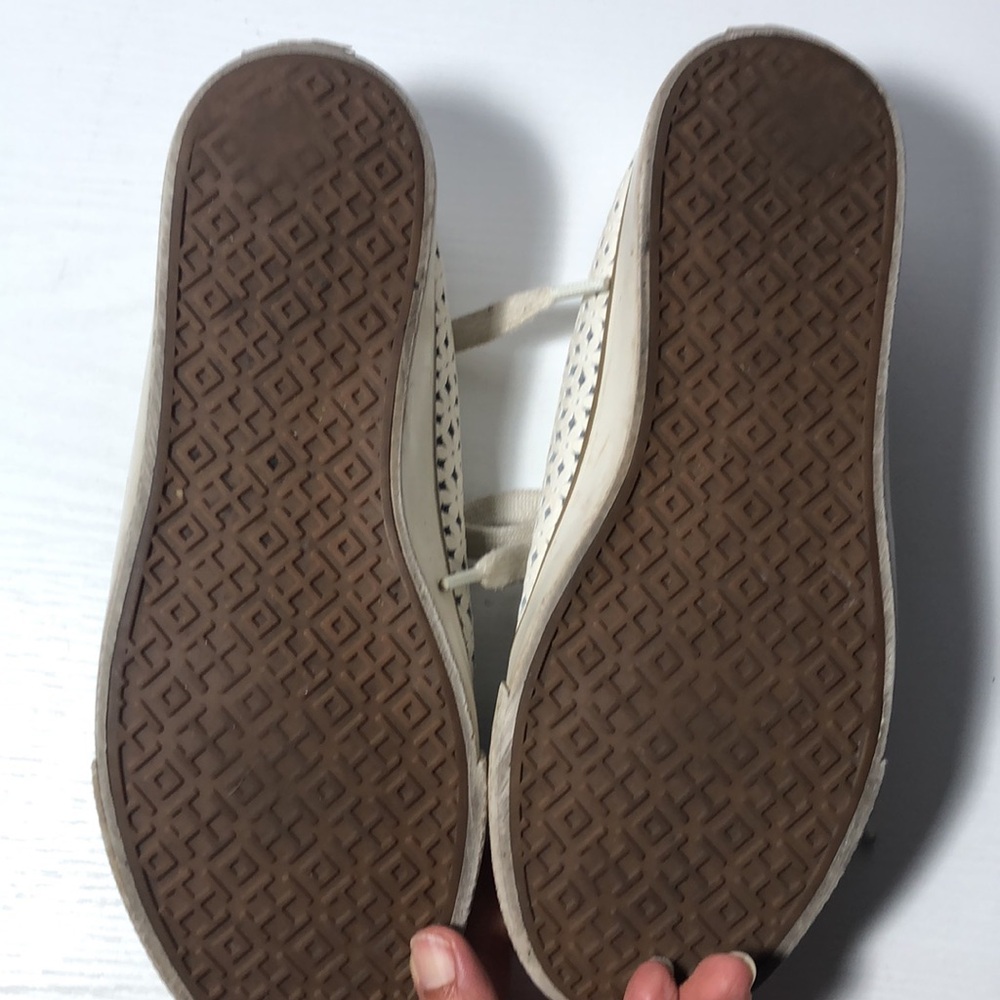 Tory Burch White Tan laser cut leather daisy sneakers women’s size 6.5 - Picture 9 of 13